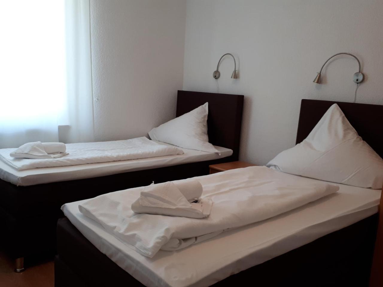 Hotel Taverne Inos Laatzen ภายนอก รูปภาพ